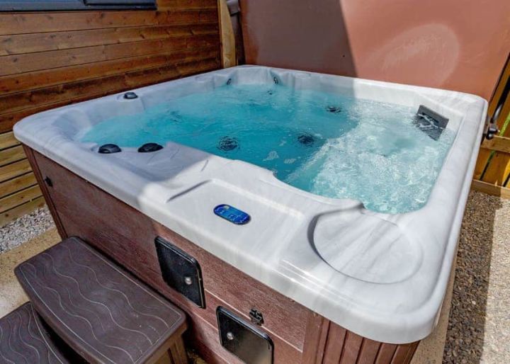 Cosy 4night Sherwood Forest hot tub lodge getaway this winter
